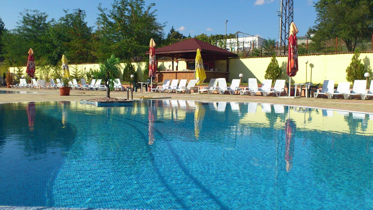 Hotel Mimoza Razgrad Exteriör bild