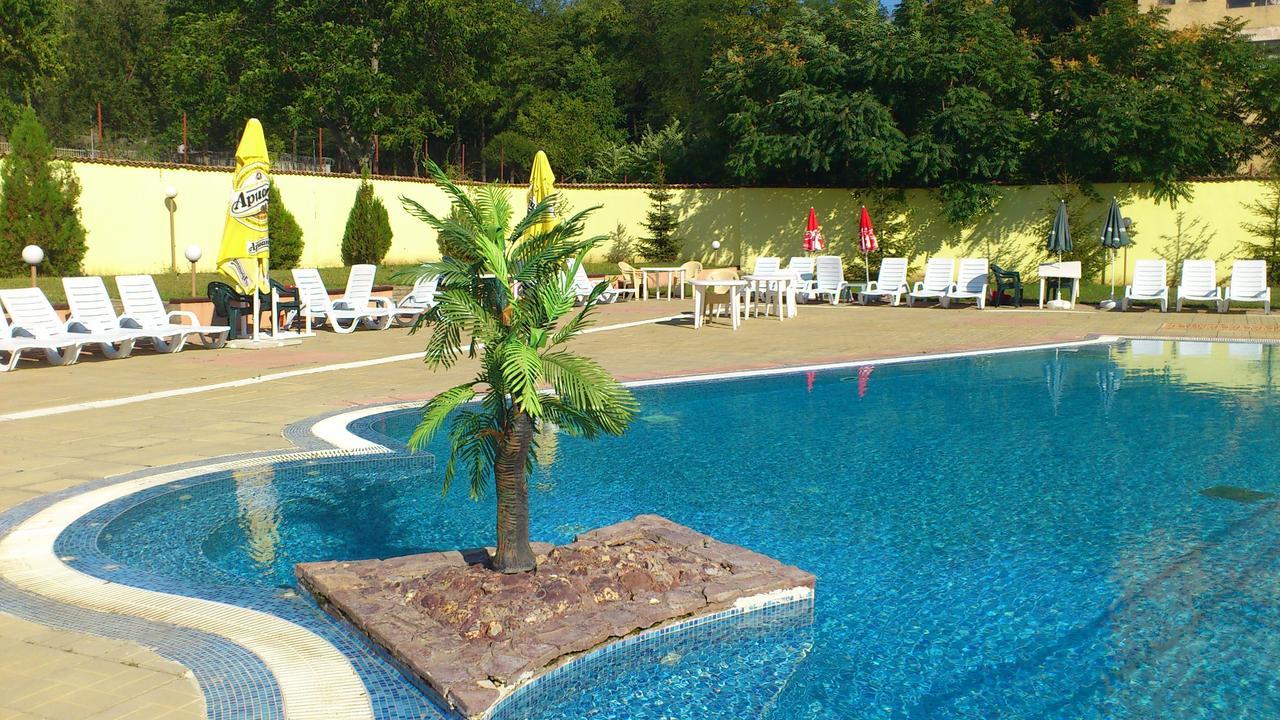 Hotel Mimoza Razgrad Exteriör bild