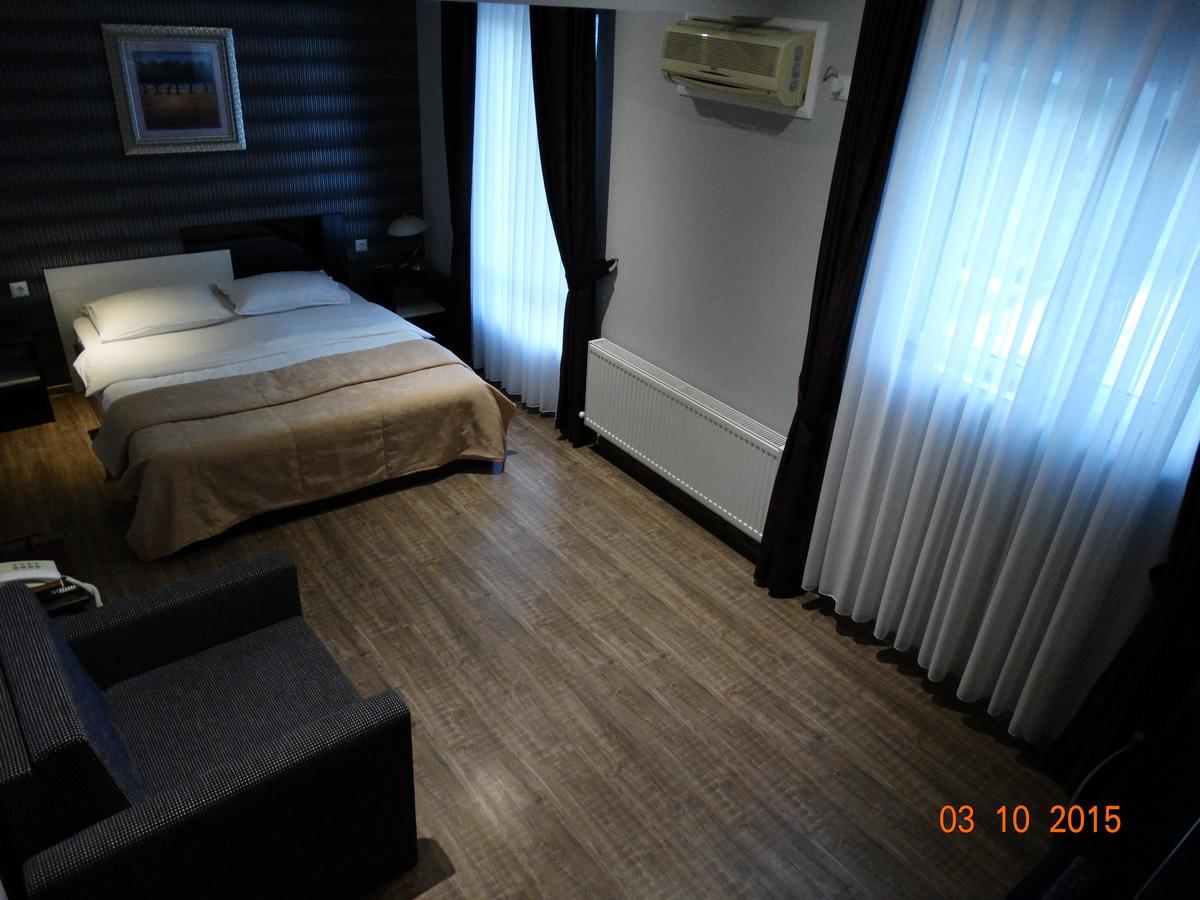 Hotel Mimoza Razgrad Exteriör bild