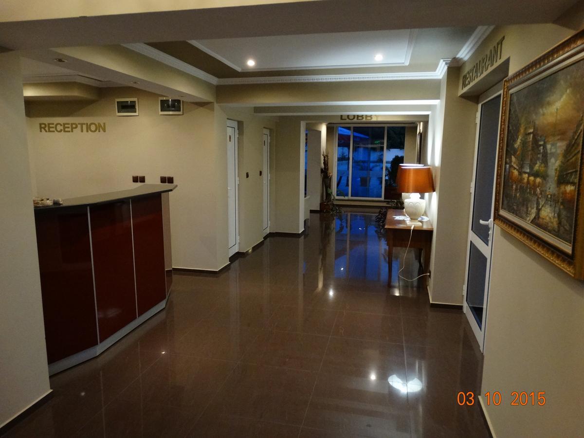Hotel Mimoza Razgrad Exteriör bild