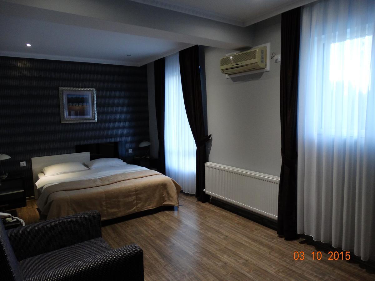 Hotel Mimoza Razgrad Exteriör bild